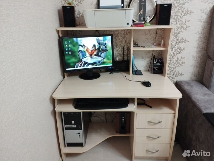 Компьютерный стол