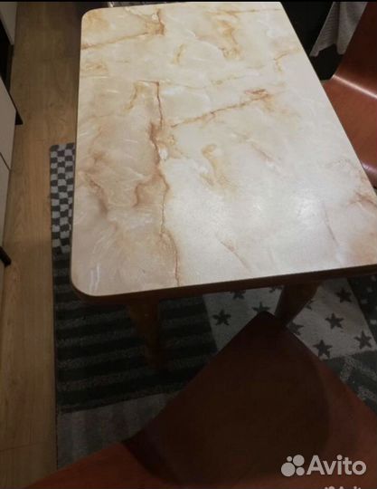 Стол и стулья