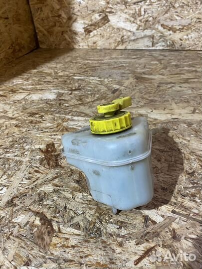 Бачок тормозного цилиндра VW Touareg GP 02-10