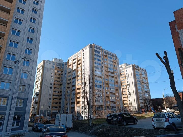 3-к. квартира, 84 м², 1/14 эт.