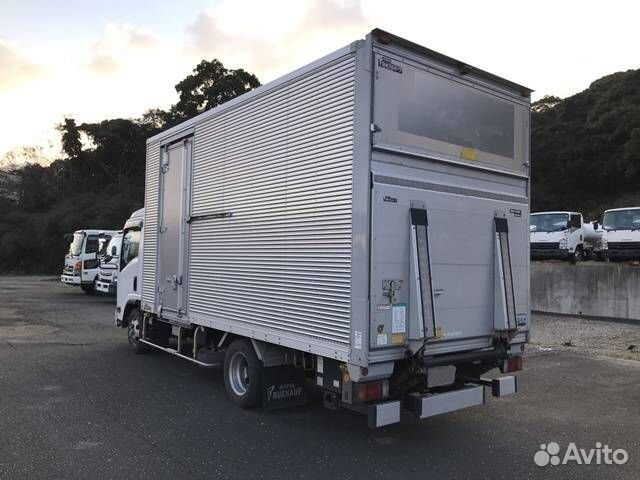 Промтоварный фургон Isuzu Elf, 2015