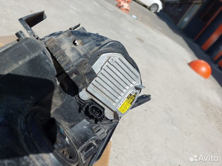 Фара левая Toyota RAV4 ксенон 13-15 8114542570