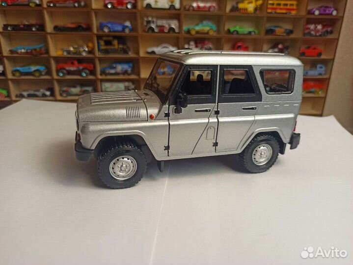 Металлическая машинка УАЗ хантер