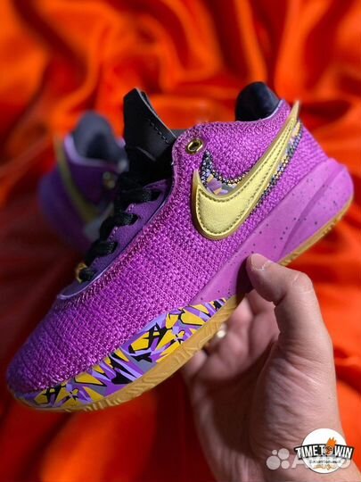 Баскетбольные кроссовки Nike LeBron 20