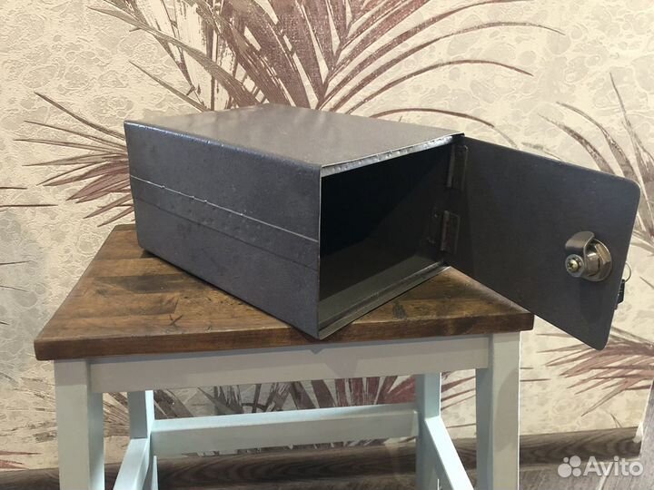 Ящик металлический сейф