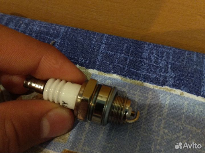 Свеча зажигания для двухтактных двигателей