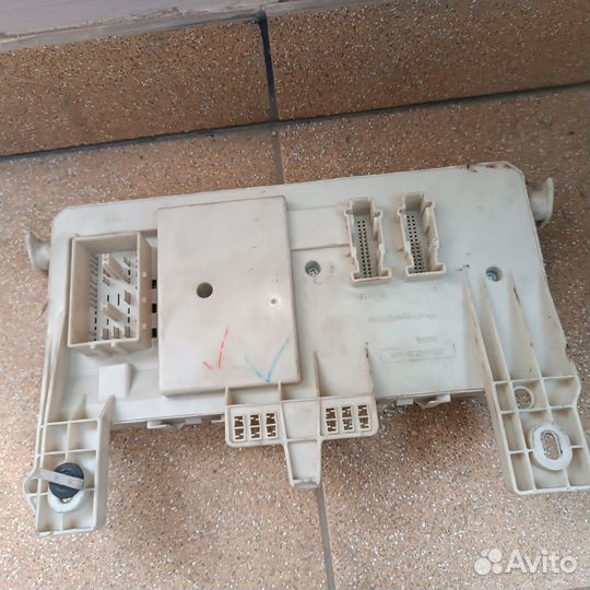 Блок предохранителей салона Mazda 3 BK 2006-2009