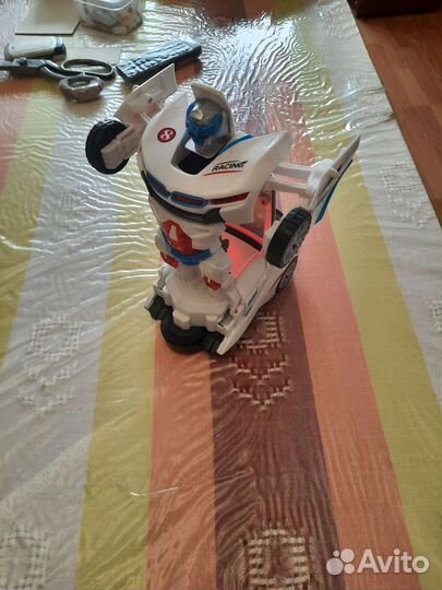 Машинка-робот музыкальная