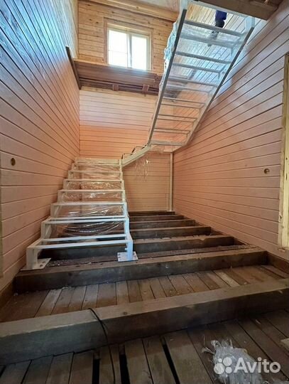 Лестница на второй этаж под ключ