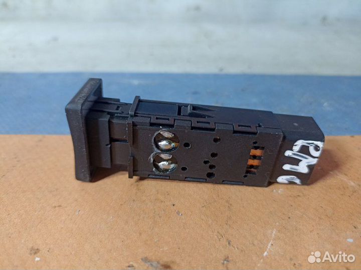 Кнопка обогрева сидений правая Geely Emgrand