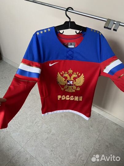 Продам фирменную хоккейную кофту