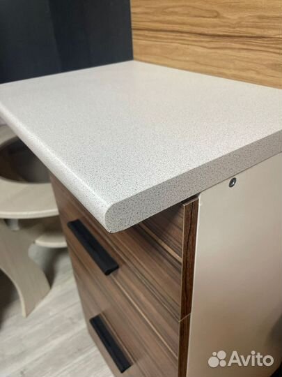 Кухонный шкаф и тумба