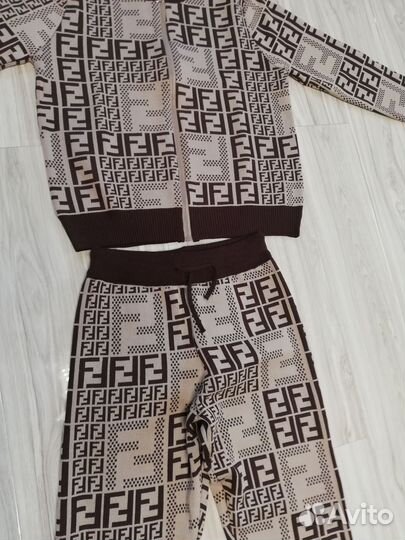 Спортивный костюм