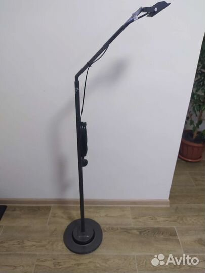 Стойка с прожектором