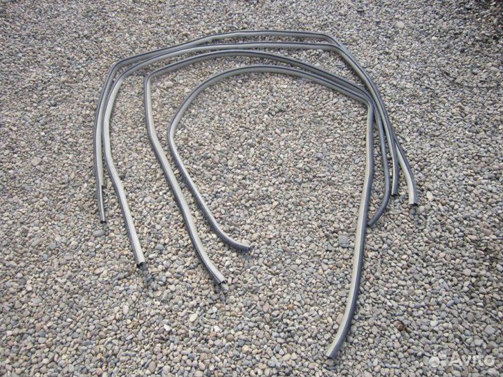 Уплотнитель дверного проёма Toyota Camry ACV40