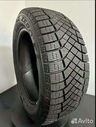 Pirelli Ice Zero 215/55 R17