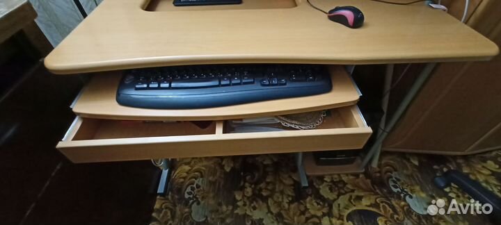 Компьютерный стол