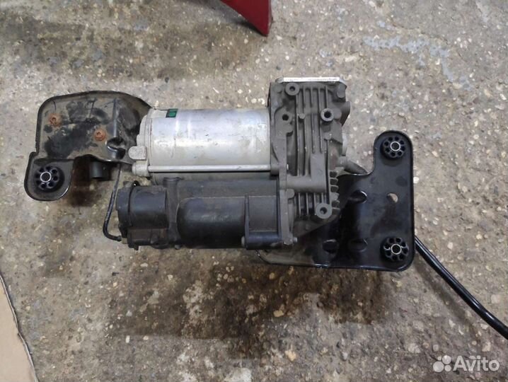 Компрессор пневмоподвески BMW X5 E70 X6 E71