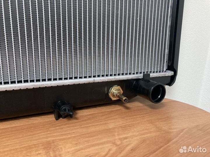 Радиатор охлаждения Тойота Лэнд Крузер 100 4.2 98