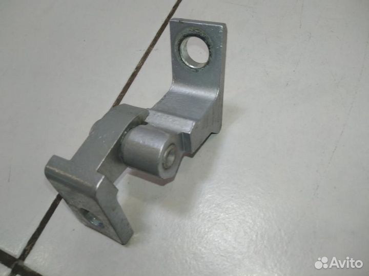 Петля двери передней правой верхняя Volkswagen Tig