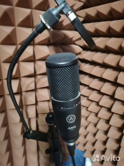 Студийный микрофон akg