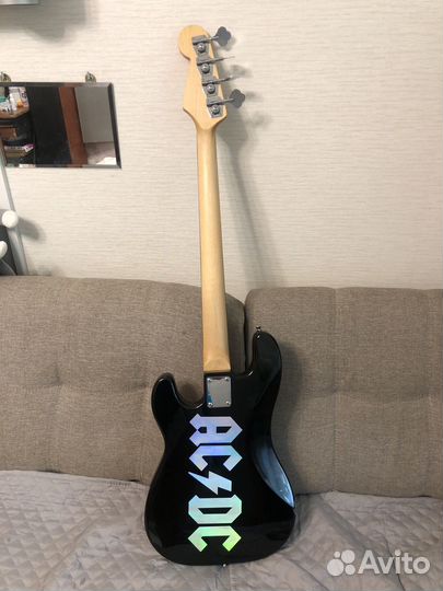 Бас гитара и комбоусилитель