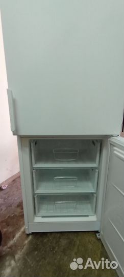 Холодильник indesit NO frost