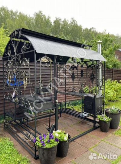 Мангал с крышей