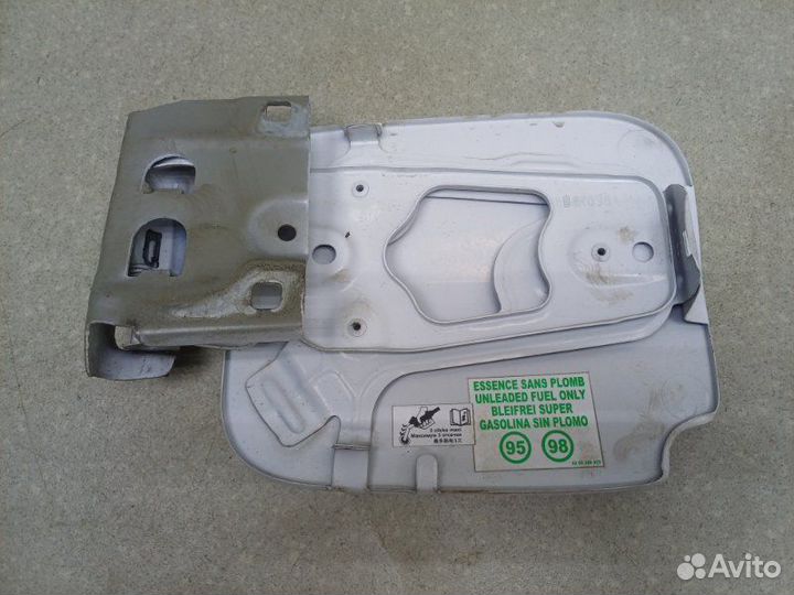 Лючок бензобака Renault Duster 1.6 K4M842 MT 2WD