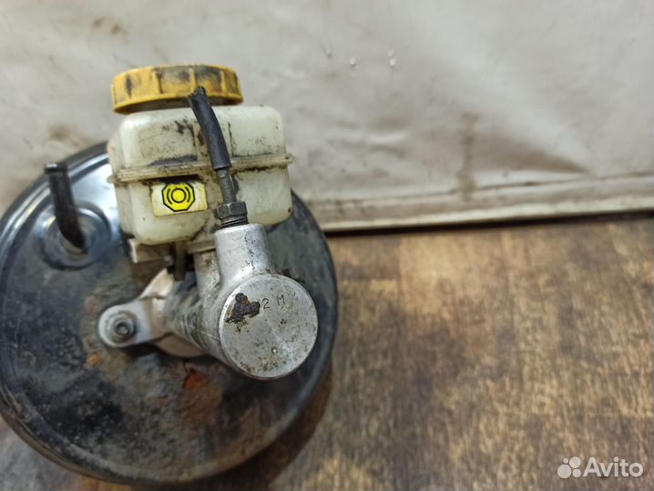 Subaru Impreza WRX STI, вакуумный цилиндр тормозов