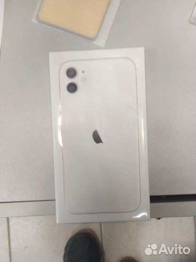 iPhone 11, 64 ГБ