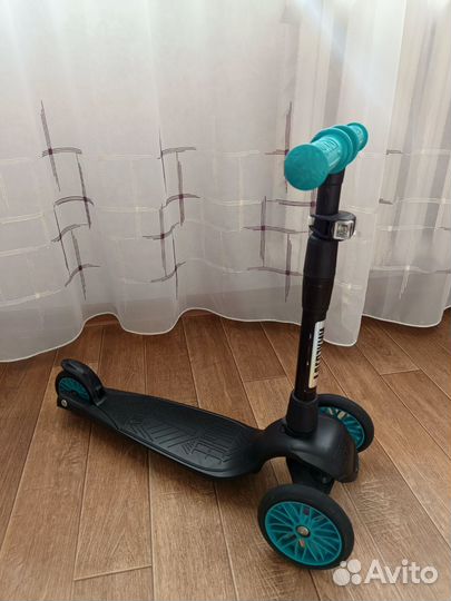 Самокат трехколесный