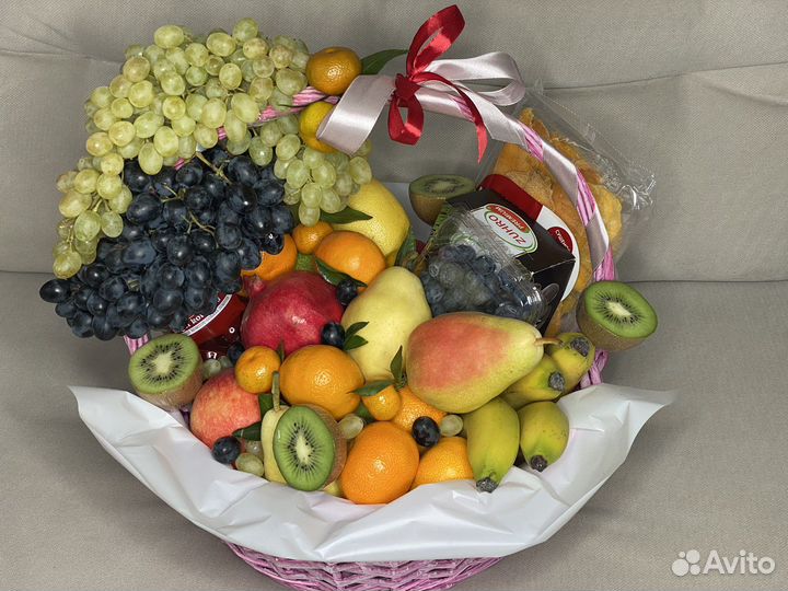 Корзина с фруктами