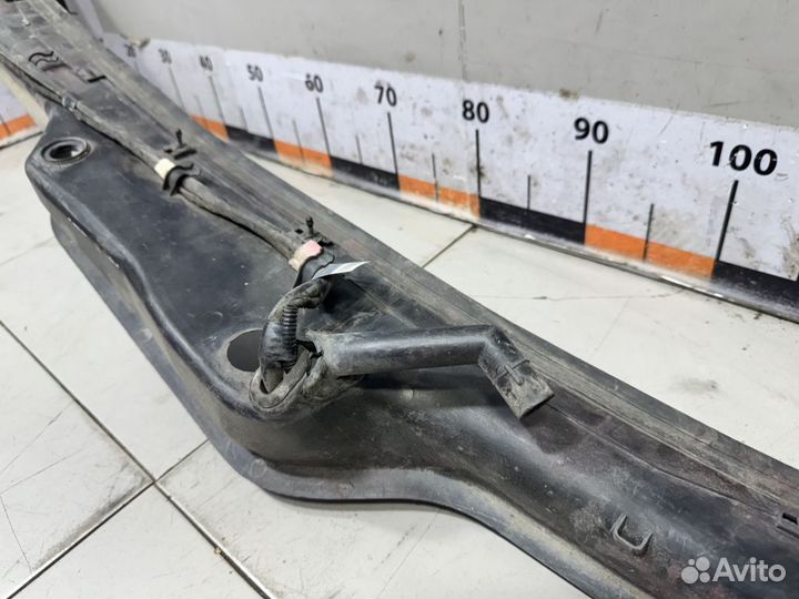 Водосток лобового стекла (жабо) BMW 7 E65/E66