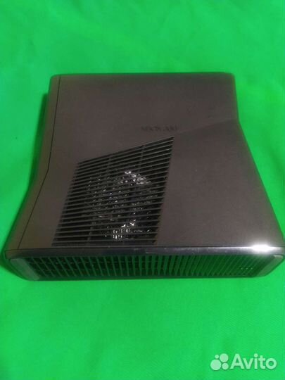 Xbox 360 прошитая, 320гб, 2 джойстика