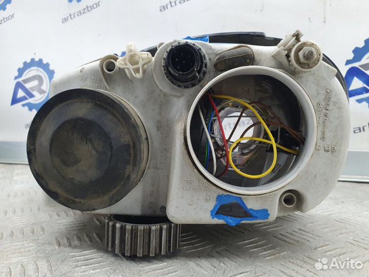 Фара правая Волга 31105