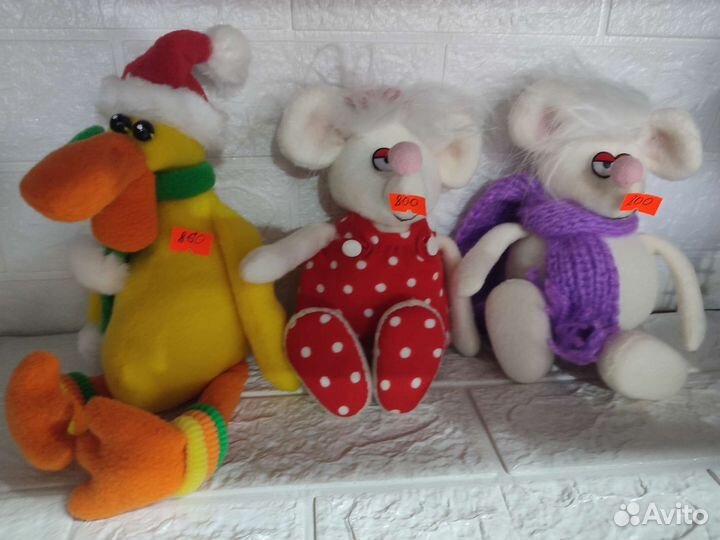 Заяц, игрушки разные