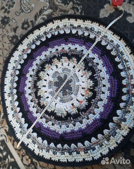 Коврик из трикотажной пряжи ручной работы