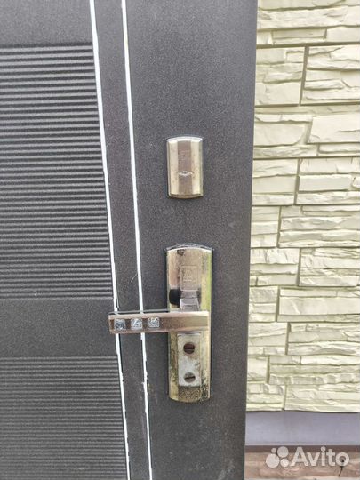 Входная металлическая дверь бу 205 86