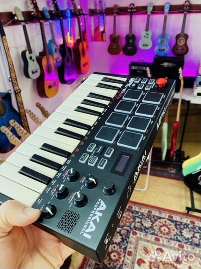 Akai Mpk mini Play миди клавиатура