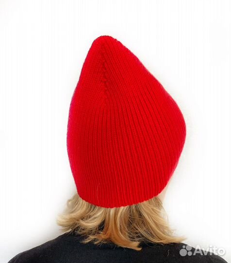 Вязаная красная шапка
