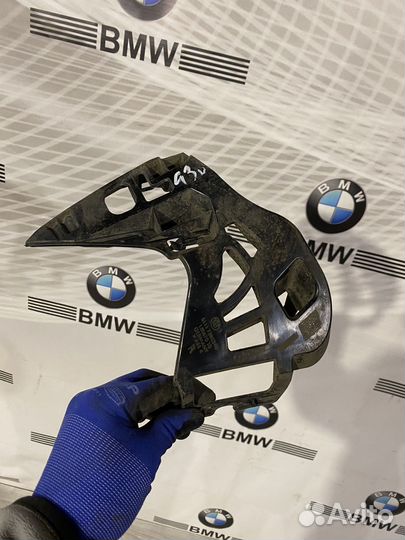 Направляющая бампера правая BMW G30