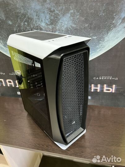 Продам корпус AeroCool Aero One белый