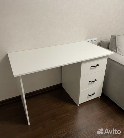 Письменный стол белый Сити