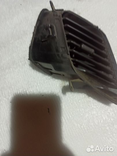 Дефлектор печки центральный Nissan Elgrand е50