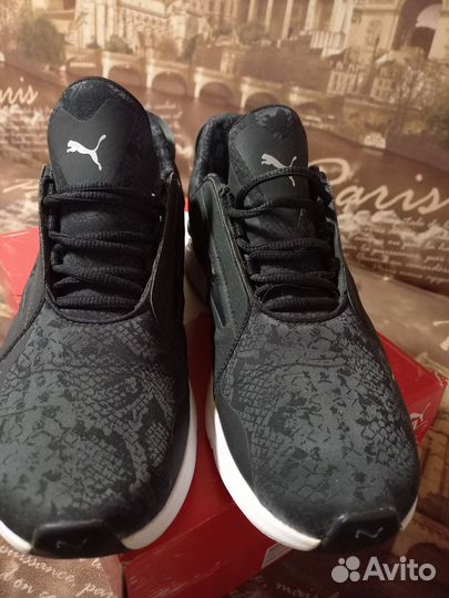 Кроссовки женские