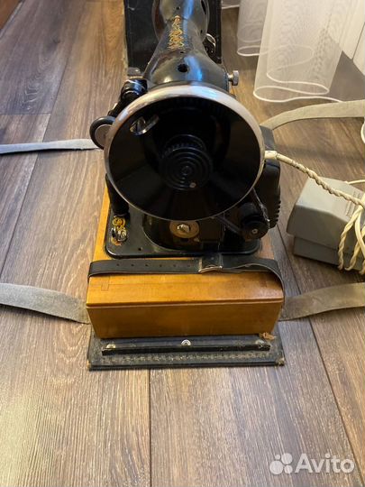 Швейная машинка с электроприводом