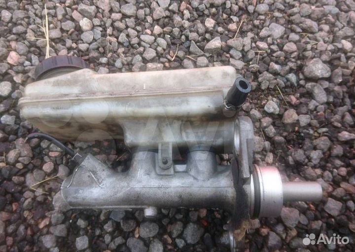 Главный тормозной цилиндр Renault Megane 2 2005