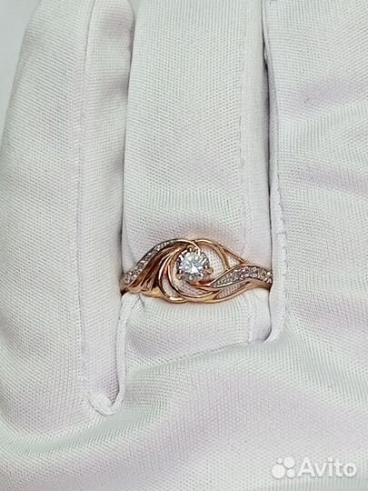 Золотое кольцо с камнем 18р