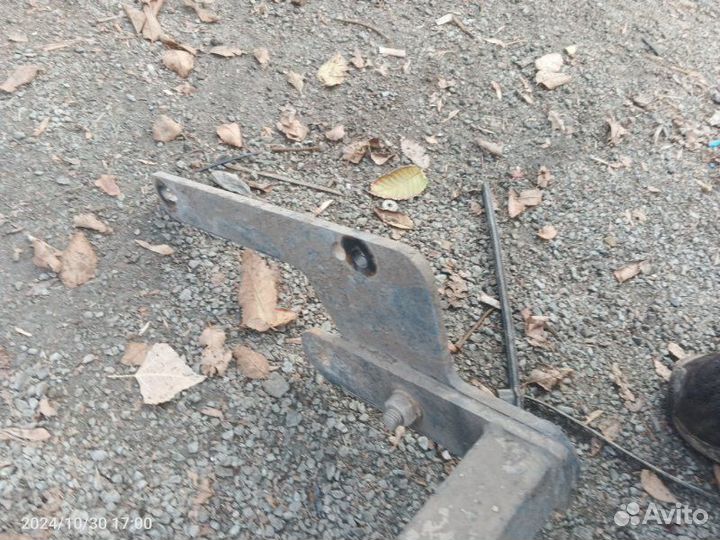 Фаркоп Renault Logan седан 2010